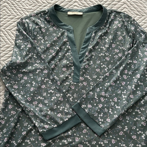 Timeson Green Floral Tunic Top | 3/4 Sleeve Lightweight Blouse - Picture 9 of 10